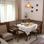 Gastehaus Neuhauser Цель-ам-Циллер