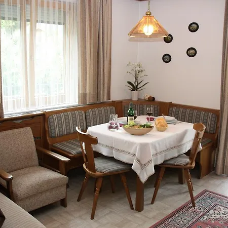 Gastehaus Neuhauser Цель-ам-Циллер